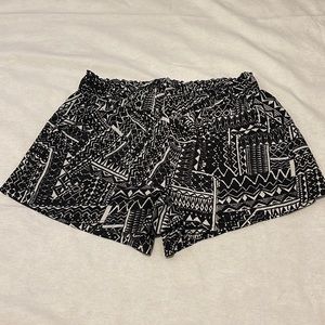 High-waisted Black/White Tribal Print Shorts Size Medium